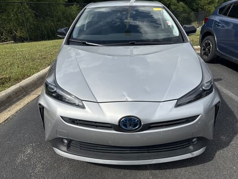 Used 2022 Toyota Prius FWD image 3