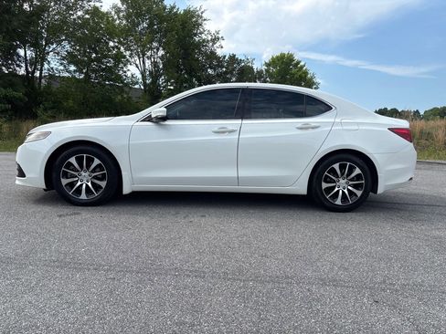Used 2017 Acura TLX FWD image 2