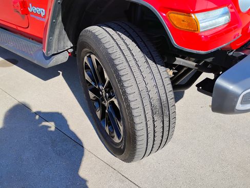 Used 2022 Jeep Wrangler Unlimited Sahara w/ Cold Weather Group image 28