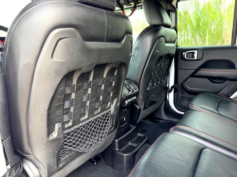 Used 2018 Jeep Wrangler Unlimited Rubicon image 18