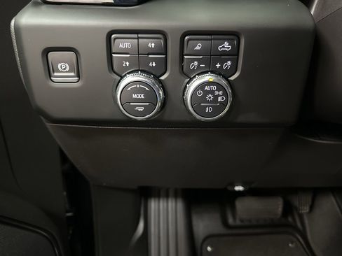 Used 2024 GMC Sierra 1500 AT4 w/ Technology Package AWD/4WD image 34