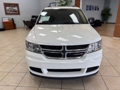 Used 2018 Dodge Journey SE FWD image 2