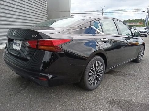 Used 2024 Nissan Altima 2.5 SV FWD image 3