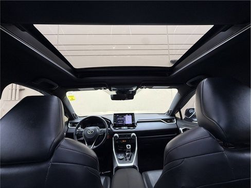 Used 2021 Toyota RAV4 XSE w/ Premium Package image 17