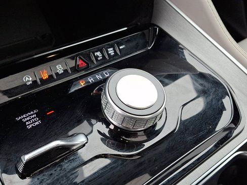 Used 2025 Jeep Wagoneer 4WD w/ Premium Group I image 14