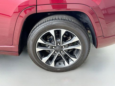 Used 2023 Jeep Grand Cherokee Overland w/ Luxury Tech Group IV AWD/4WD image 31