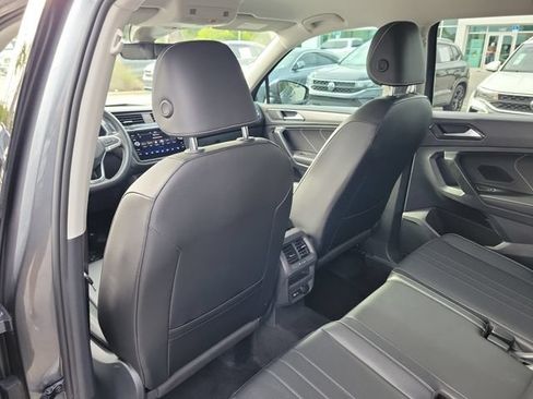 Certified 2022 Volkswagen Tiguan SE FWD image 9
