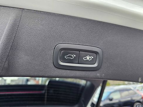 Used 2024 Volvo XC40 Recharge Ultimate w/ Protection Package Premier image 19