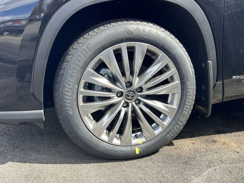 New 2026 Toyota Highlander Platinum image 5