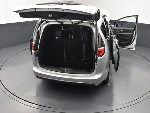 New 2026 Chrysler Pacifica Select AWD/4WD image 29