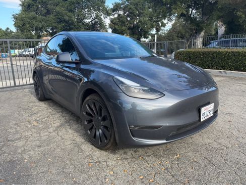 Used 2023 Tesla Model Y Performance AWD/4WD image 2