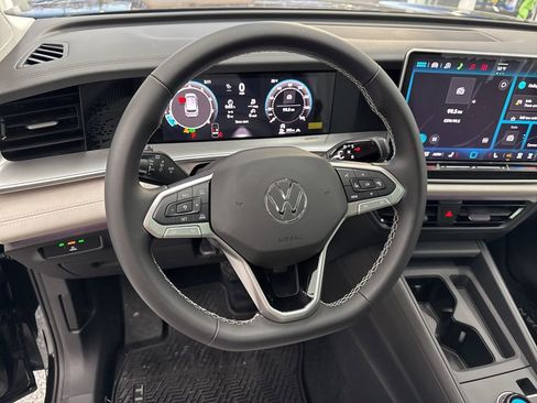 New 2026 Volkswagen Tiguan SE AWD/4WD image 40