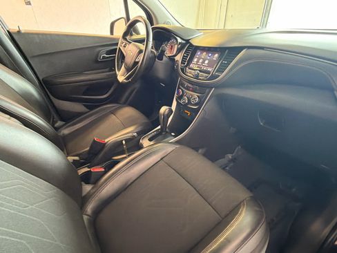 Used 2022 Chevrolet Trax LT w/ Driver Confidence Package AWD/4WD image 24