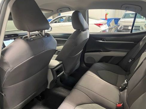 Used 2018 Toyota Camry LE image 17