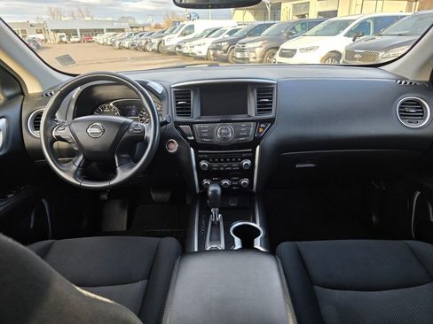 Used 2018 Nissan Pathfinder SV image 5