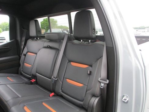 Used 2024 GMC Sierra 1500 AT4 w/ Technology Package AWD/4WD image 20