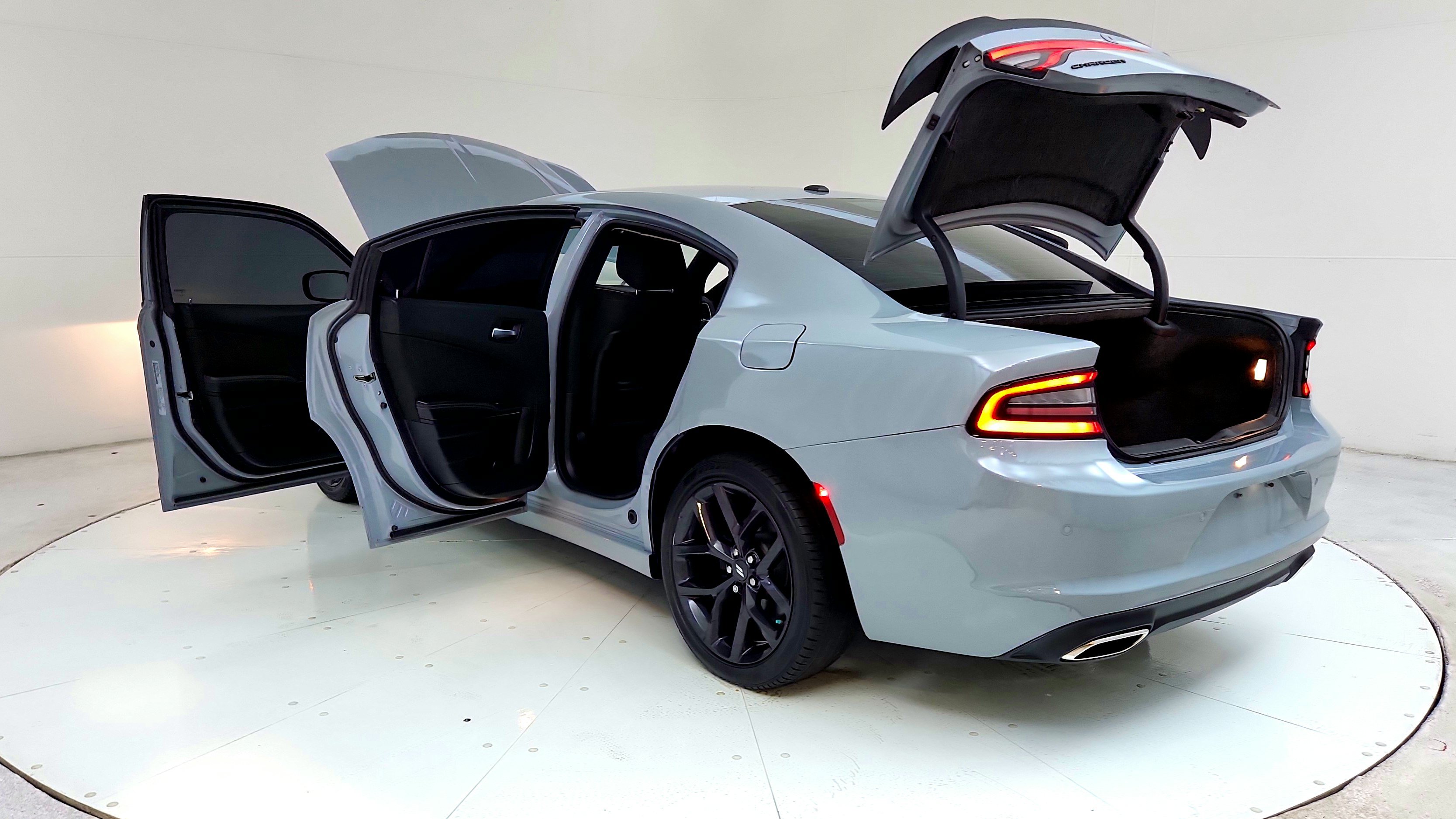 Used 2020 Dodge Charger SXT w/ Blacktop Package RWD image 11
