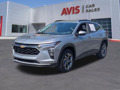 Used 2025 Chevrolet Trax LT w/ LT Convenience Package FWD image 1