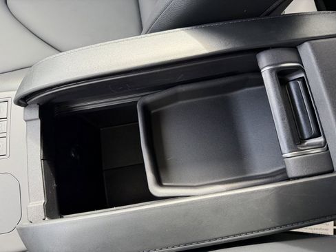 Certified 2025 Toyota Highlander XLE image 24