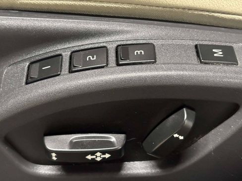 Used 2016 Volvo XC60 T5 Premier w/ Proximity Package FWD image 37
