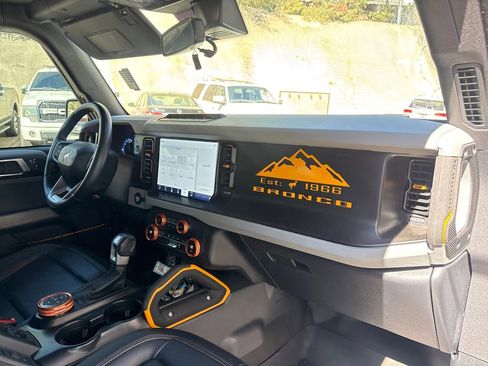 Used 2021 Ford Bronco Badlands image 28