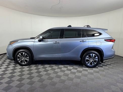 Used 2022 Toyota Highlander XLE FWD image 9