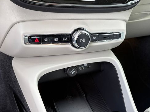 New 2026 Volvo XC40 B4 Plus w/ Protection Package Premier FWD image 13
