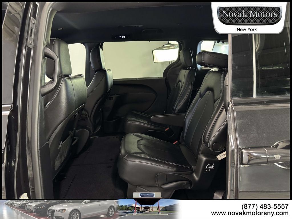Used 2021 Chrysler Pacifica Touring-L w/ S Appearance Package AWD/4WD image 13