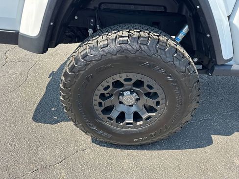 Used 2021 Jeep Gladiator Sport AWD/4WD image 18