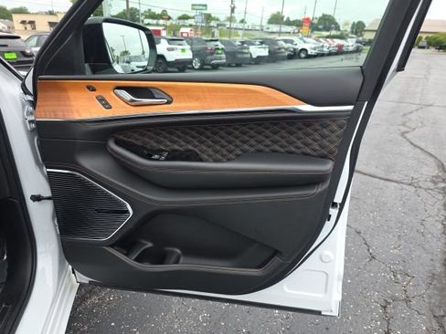 Used 2025 Jeep Grand Cherokee L Summit AWD/4WD image 52