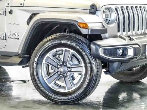 Used 2019 Jeep Wrangler Unlimited Sahara AWD/4WD image 4