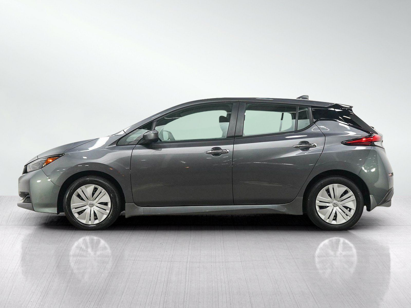 Used 2025 Nissan Leaf S FWD image 2