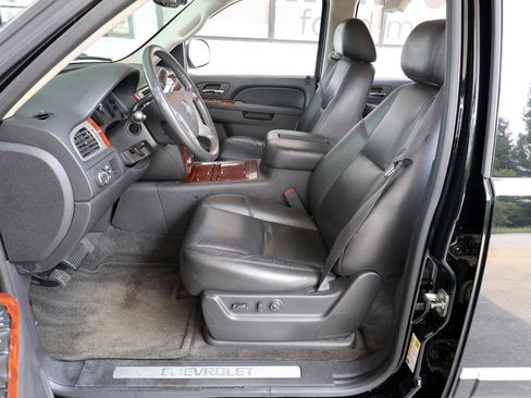 Used 2012 Chevrolet Suburban LTZ RWD image 13