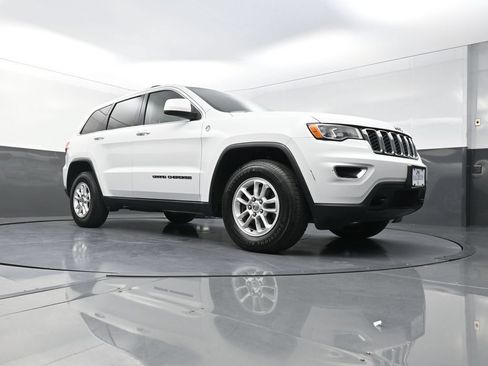 Used 2019 Jeep Grand Cherokee Laredo AWD/4WD image 21