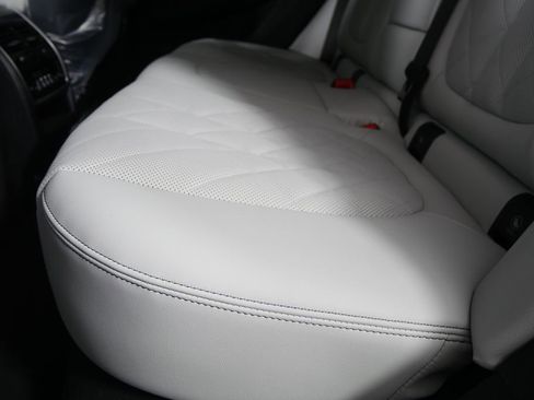 Used 2026 BMW X5 sDrive40i w/ M Sport Package image 15