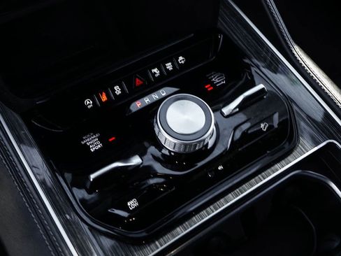 Used 2022 Jeep Wagoneer Series III w/ Rear Seat Video Group 1 image 34