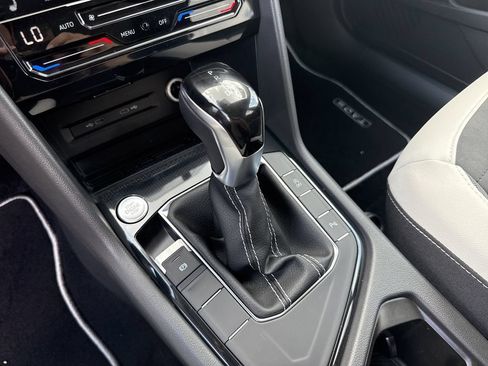 New 2026 Volkswagen Taos SE FWD image 19