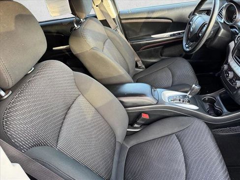 Used 2019 Dodge Journey SE image 19