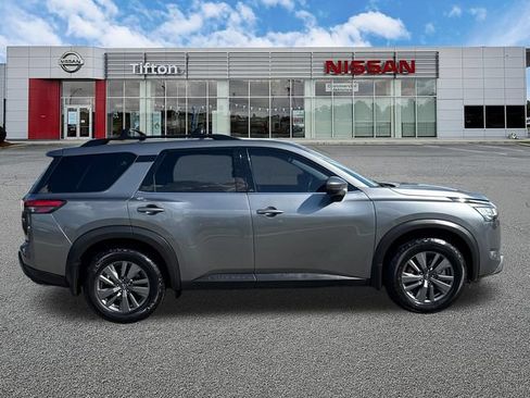 Used 2022 Nissan Pathfinder SV FWD image 8