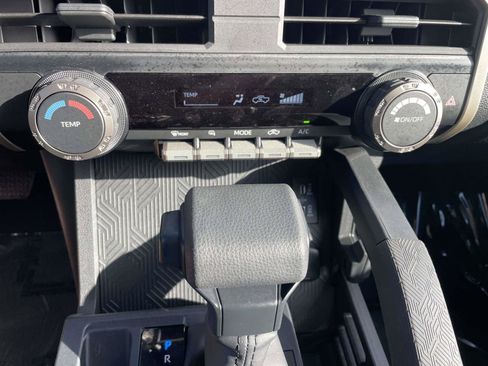 Used 2025 Toyota Tacoma SR5 AWD/4WD image 35
