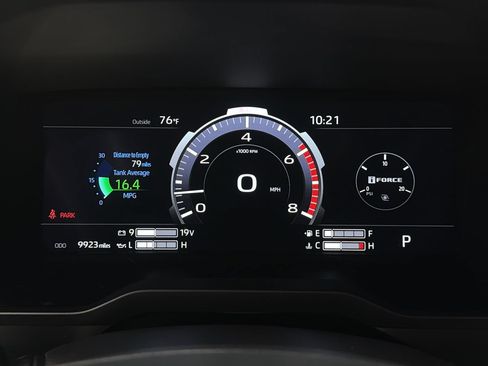 Used 2025 Toyota Tundra Limited AWD/4WD image 28