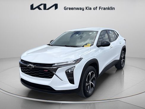 Used 2025 Chevrolet Trax RS FWD image 3