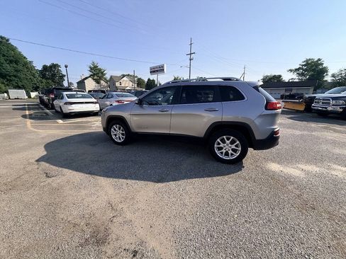 Used 2016 Jeep Cherokee Latitude AWD/4WD image 24