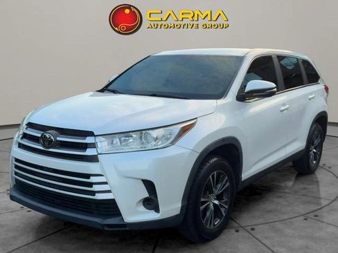 Used 2019 Toyota Highlander LE image 1