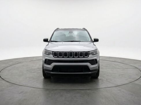 Used 2025 Jeep Compass Limited AWD/4WD image 2