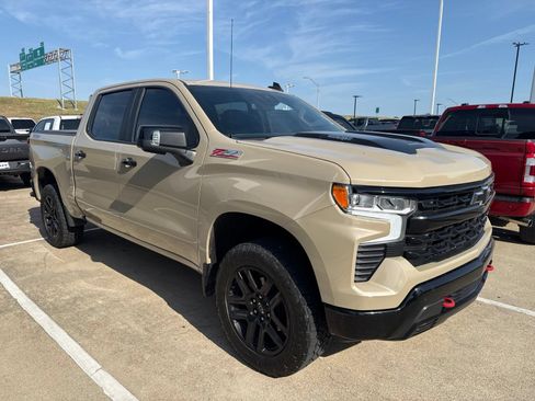 Used 2022 Chevrolet Silverado 1500 LT Trail Boss w/ LT Trail Boss Premium Package AWD/4WD image 3