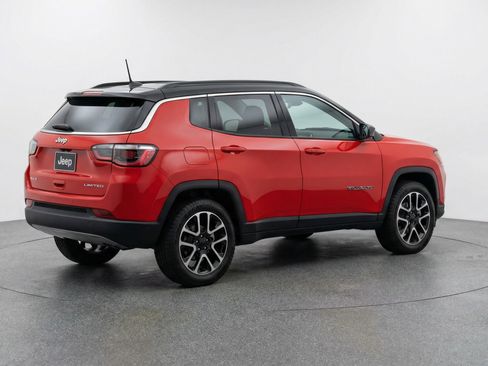 Used 2025 Jeep Compass Trailhawk AWD/4WD image 9