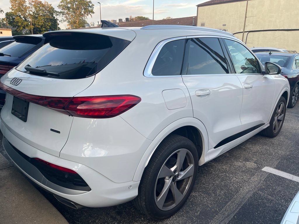 Used 2025 Audi Q5 Premium Plus w/ Premium Plus AWD/4WD image 6