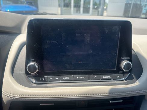 Used 2025 Nissan Rogue SV AWD/4WD image 14