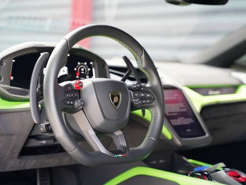 Used 2024 Lamborghini Revuelto AWD/4WD image 28